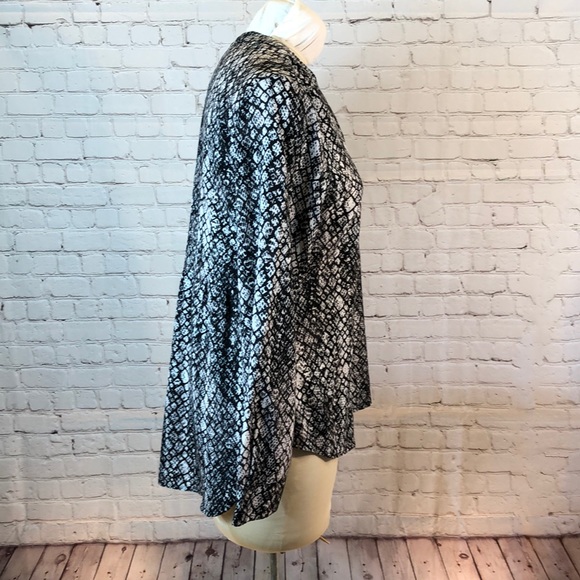Snake Skin Print Button Down Blouse Top Long Sleeve Black Gray Medium - Picture 2 of 6